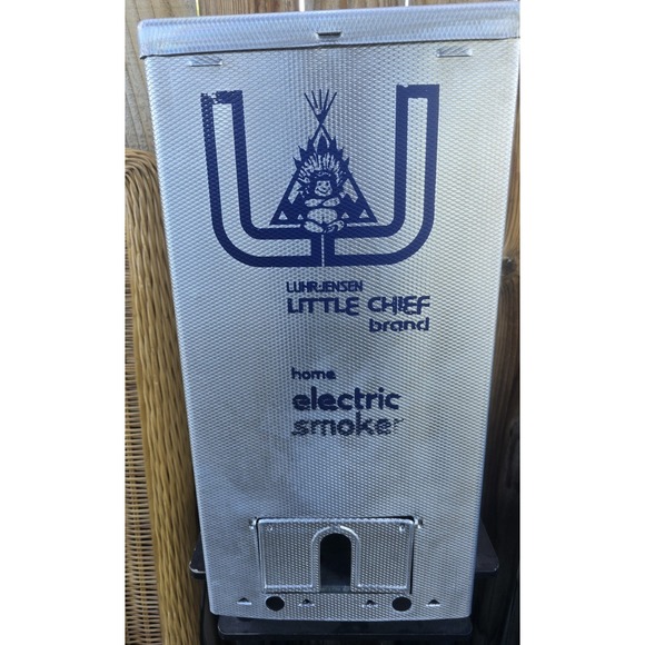 Vintage Little Chief Home  Electric Smoker With Racks Pan Wood Chips - Picture 7 of 16